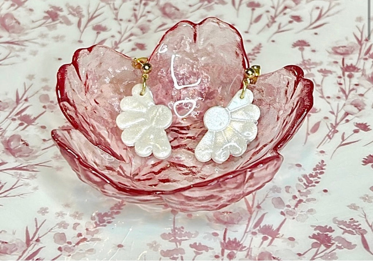 Pearl Dusted Florals